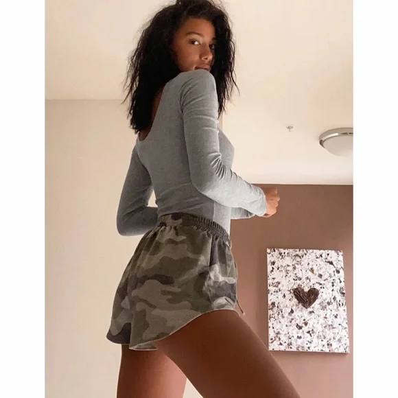 Lulus Simply the Best Heather Grey Long Sleeve Button-Front Bodysuit Size M - Picture 3 of 14